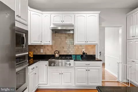 Kitchen - 334 Portland Pl, Lititz, PA 17543 photo 4 of 5