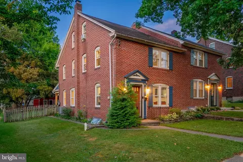 421 S Cedar St, Lititz, PA 17543