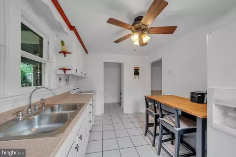 Entry Way - 421 S Cedar St, Lititz, PA 17543 photo 3 of 4