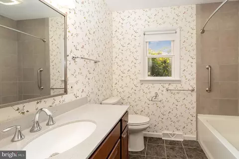 Bath - 328 E Marion St, Lititz, PA 17543 photo 2 of 2