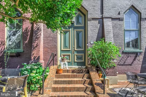 102 W Walnut St, Marietta, PA 17547