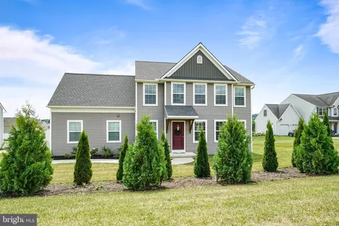 102 Greenbriar Aly, New Providence, PA 17560