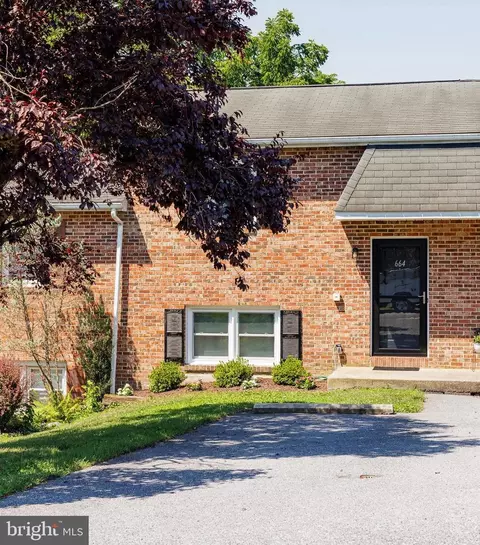 664 S Cedar St, Lititz, PA 17543