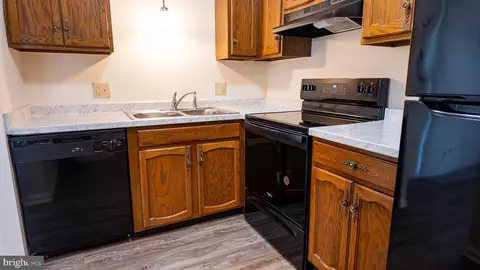664 S Cedar St, Lititz, PA 17543 photo 5