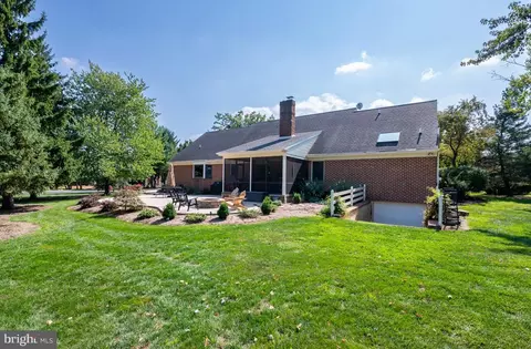 235 Farmstead Ln, Lititz, PA 17543 photo 2