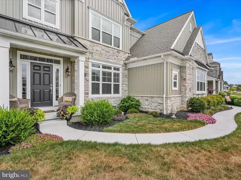 1051 Valley Crossing Dr, Lititz, PA 17543 photo 9