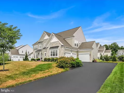 1051 Valley Crossing Dr, Lititz, PA 17543 photo 3