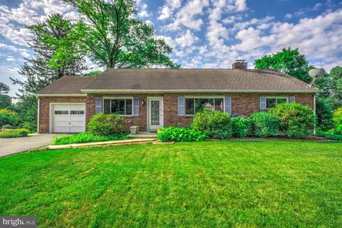 126 W Roseville Rd, Lancaster, PA 17601
