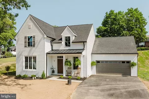 9 Lauber Rd, Akron, PA 17501
