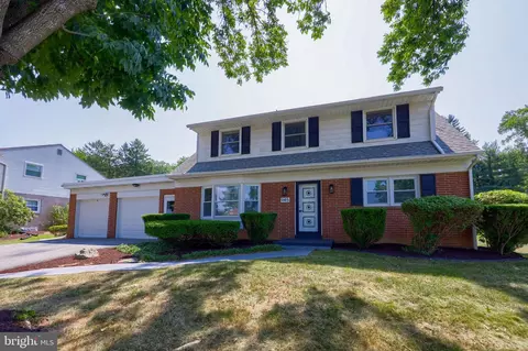 945 Edinburgh Dr, Lancaster, PA 17601