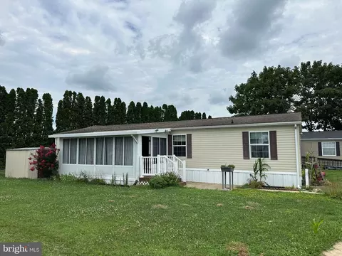 13 Moccasin Dr, Ephrata, PA 17522