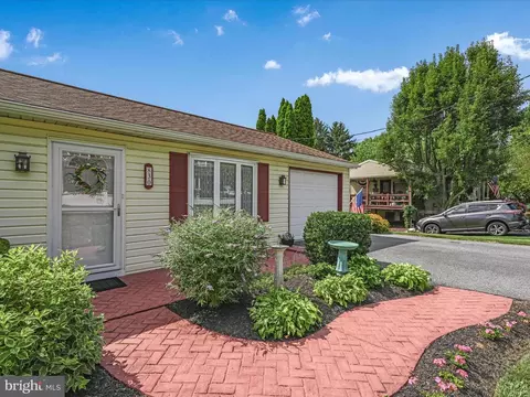 830 Pine Hill Rd, Lititz, PA 17543 photo 3
