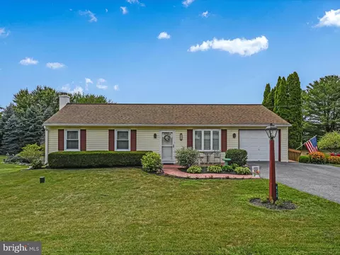 830 Pine Hill Rd, Lititz, PA 17543