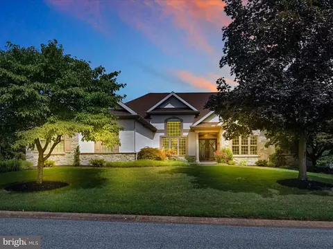 1161 Oakmont Dr, Lancaster, PA 17601