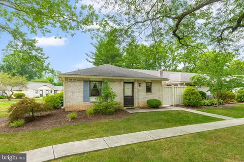 409 Valleybrook Dr, Lancaster, PA 17601