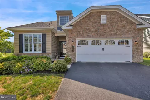 1084 Presidents Dr, Lititz, PA 17543