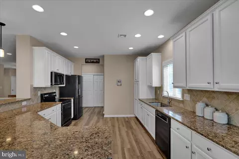 Entry Way - 584 Allegiance Dr, Lititz, PA 17543 photo 6 of 12
