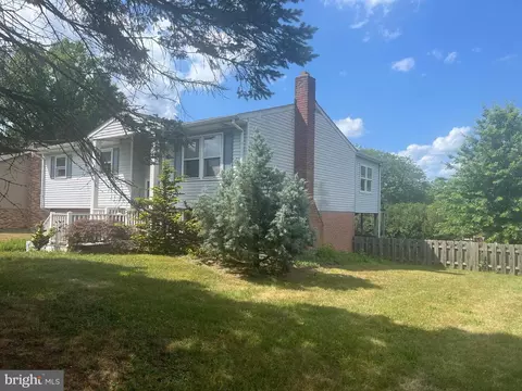 105 Brusen Dr, Lititz, PA 17543 photo 2