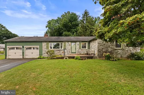 18 Main St, Willow Street, PA 17584