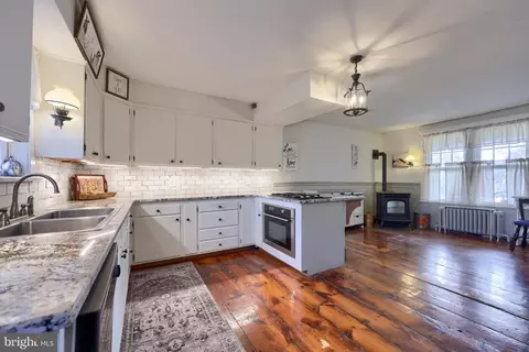 7 Farm Ln, Lititz, PA 17543 photo 3