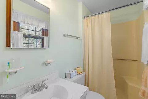 Bath - 1121 Old Eagle Rd, Lancaster, PA 17601 photo 1 of 7