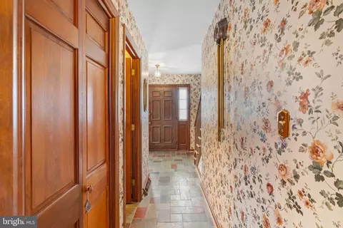 Entry Way - 1121 Old Eagle Rd, Lancaster, PA 17601 photo 1 of 9