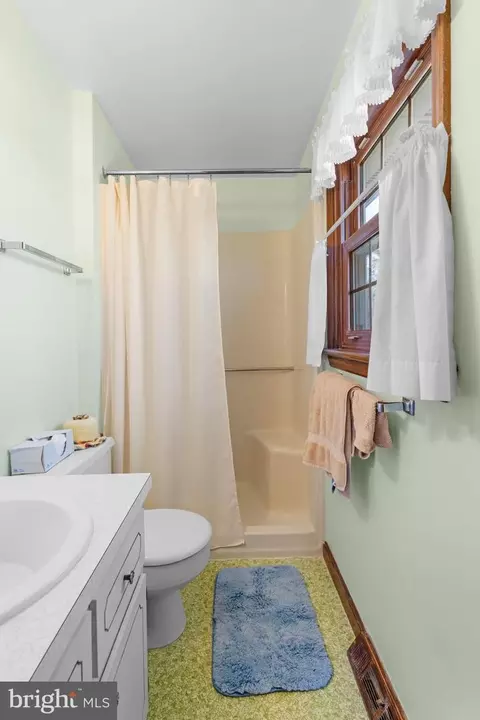 Bath - 1121 Old Eagle Rd, Lancaster, PA 17601 photo 2 of 7