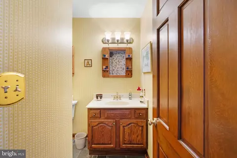 Bath - 1121 Old Eagle Rd, Lancaster, PA 17601 photo 6 of 7