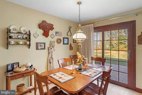Dining - 1121 Old Eagle Rd, Lancaster, PA 17601 photo 2 of 5