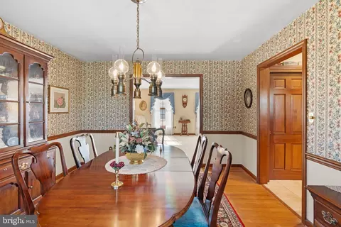 Dining - 1121 Old Eagle Rd, Lancaster, PA 17601 photo 3 of 5
