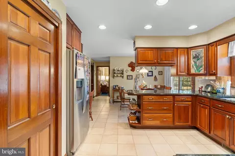 Entry Way - 1121 Old Eagle Rd, Lancaster, PA 17601 photo 8 of 9