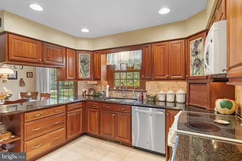 Kitchen - 1121 Old Eagle Rd, Lancaster, PA 17601 photo 5 of 7