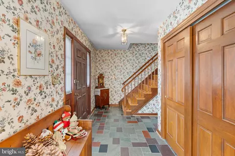 Entry Way - 1121 Old Eagle Rd, Lancaster, PA 17601 photo 6 of 9