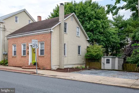 14 E Lincoln Ave, Lititz, PA 17543 photo 3