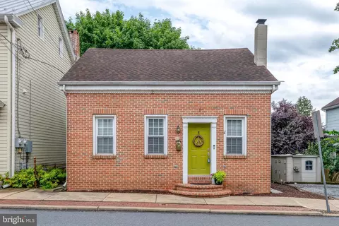 14 E Lincoln Ave, Lititz, PA 17543