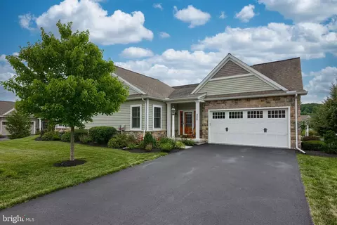 352 English Ivy Dr, Lititz, PA 17543