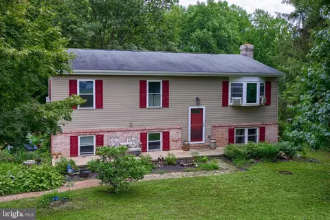 19 Sweetwater Rd, Conestoga, PA 17516