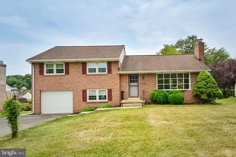 28 Homestead Dr, Lancaster, PA 17602