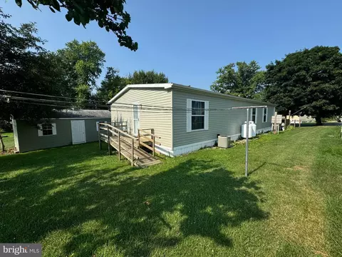200 W Burkholder Dr #13, Lititz, PA 17543 photo 4