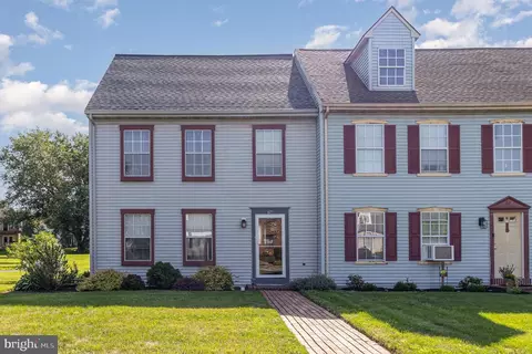 67 Carriage House Dr, Willow Street, PA 17584