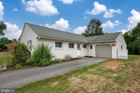 1707 Billview Dr, Lancaster, PA 17601