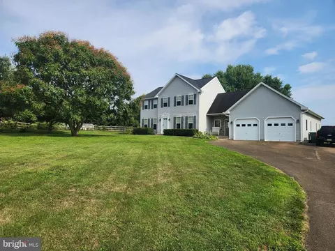324 Fox Hunt Dr, Nottingham, PA 19362