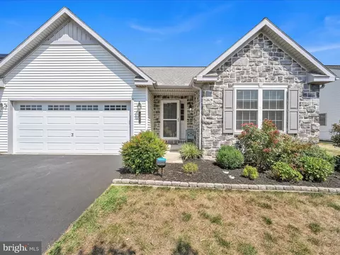 5203 Summerfield Dr, Mount Joy, PA 17552