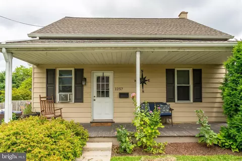 1257 E Newport Rd, Lititz, PA 17543 photo 2