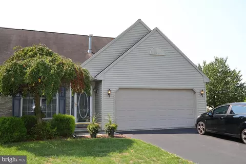 4114 Green Park Dr, Mount Joy, PA 17552