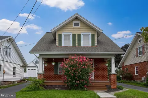 61 E Main St, Leola, PA 17540