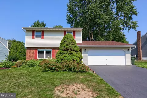 3183 Greenridge Dr, Lancaster, PA 17601