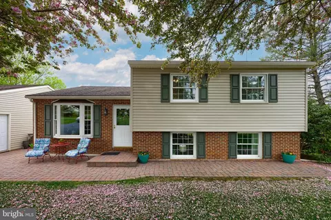 76 Mount Airy Rd, New Providence, PA 17560