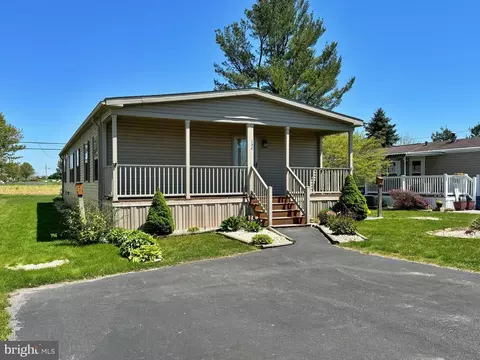 132 Amber Cir, New Holland, PA 17557