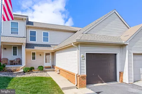 222 Parklawn Ct, Lancaster, PA 17601